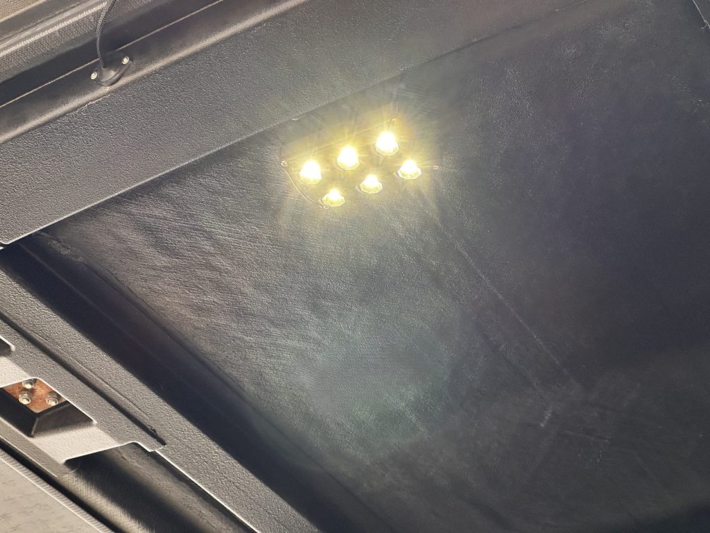 LED vidaus apšvietimas su jungikliu